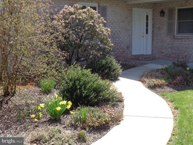 438 Lindman Dr, Chambersburg, PA 17202 - photo 4