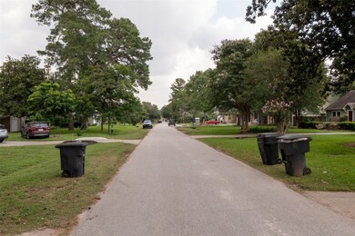 320 W 32nd St, Houston, TX 77018 - photo 6