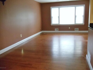 33 SCHENCK LIVING ROOM AREA 1