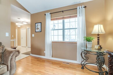 1302 Baylor Ct, Naperville, IL 60565 - photo 3