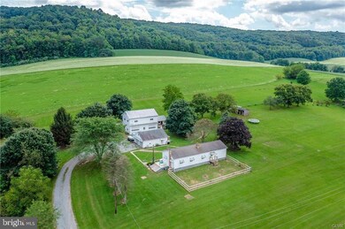 904 Penn Dr, Tamaqua, PA 18252 - photo 2