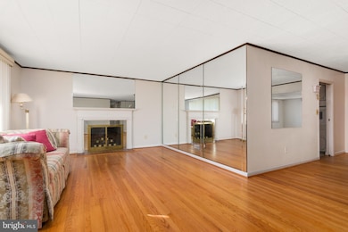 6808 Collinsdale Rd, Parkville, MD 21234 - photo 2