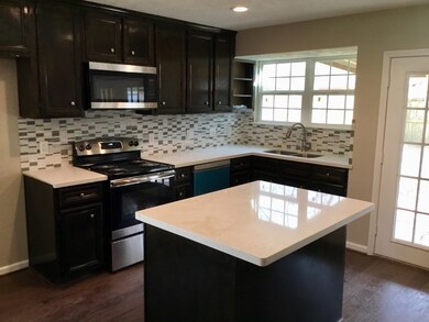 16903 Creek Line Dr, Friendswood, TX 77546 - photo 2