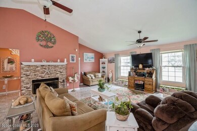 07_5337BridgeRd_3_FamilyRoom_FlexMLS800x