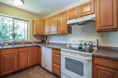 542 Lexington Dr, Oregon, WI 53575 - photo 2