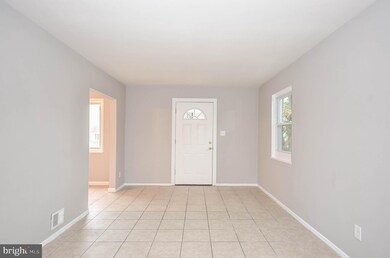 835 Berkshire Dr, Hyattsville, MD 20783 - photo 3