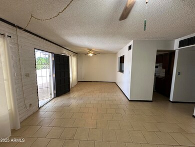 Living room/dining area