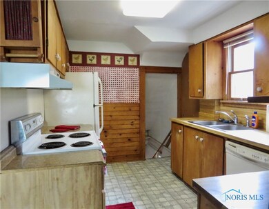 2614 Oak Grove Place, Toledo, OH 43613 - photo 7