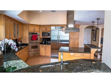 Kitchen. Induction cook top, Kitchen Aide applianc