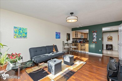 05-Living Room 20210526-DW-6172
