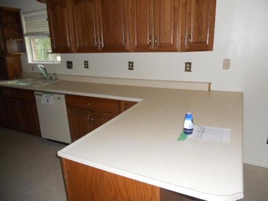 919 Oxford Dr, Laurel, MS 39440 - photo 4