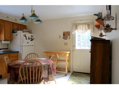 eat-in kitchen