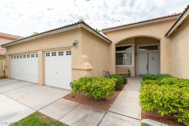 Beautifully maintained 2614 sq ft home