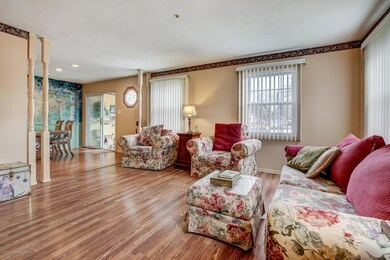 004_Family Room
