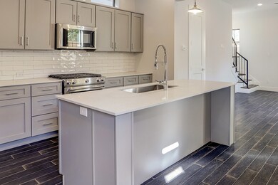 301 Neyland St unit B, Houston, TX 77022 - photo 5