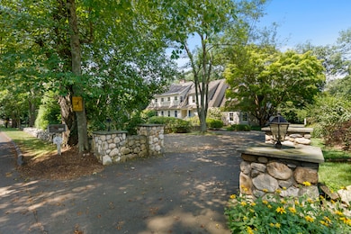 358 Hoyt St, Darien, CT 06820 - photo 4