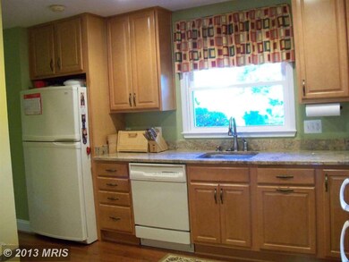 9206 Kristin Ln, Fairfax, VA 22032 - photo 4