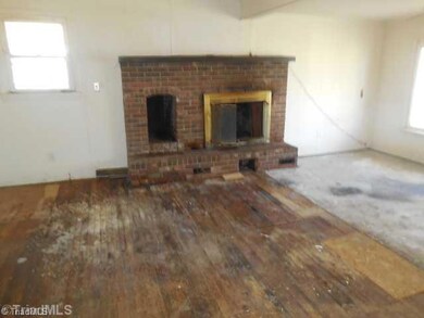 5166 Gracewood Rd, Ramseur, NC 27316 - photo 2