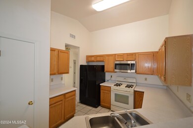 6458 E Cyclone Dr, Tucson, AZ 85730 - photo 4