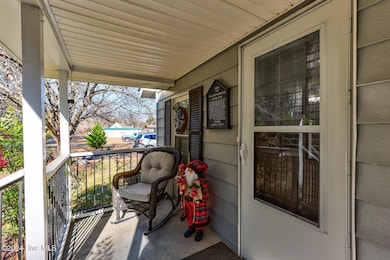 315 S Stringfield St-large-005-023-Front