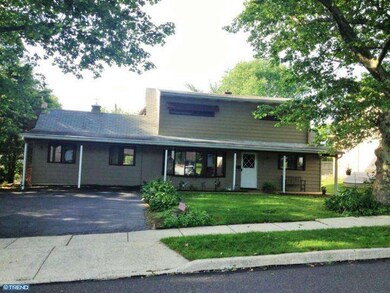 11 Quarter Turn West Rd, Levittown, PA 19057 - photo 2