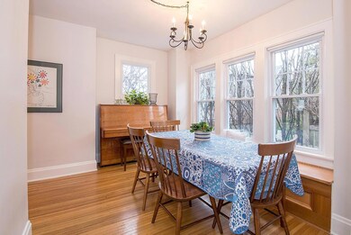 04 - Dining Room