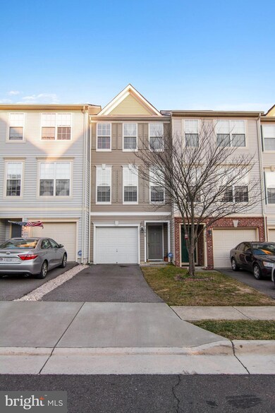 15618 John Diskin Cir, Woodbridge, VA 22191 - photo 2