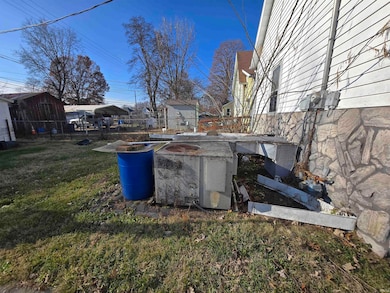 326 W 8th St, Mount Vernon, IN 47620 - photo 5