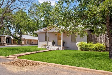 1005 W Hill St, Fredericksburg, TX 78624 - photo 3