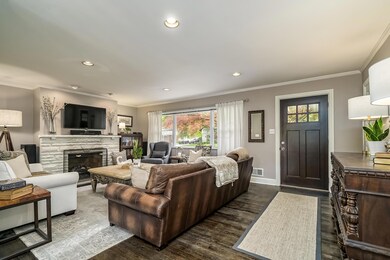 living from dining area