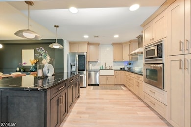 Port Liberté
Port Liberté unit 14, Jersey City, NJ 07305 - photo 5