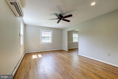 15705 Norman Dr, North Potomac, MD 20878 - photo 3