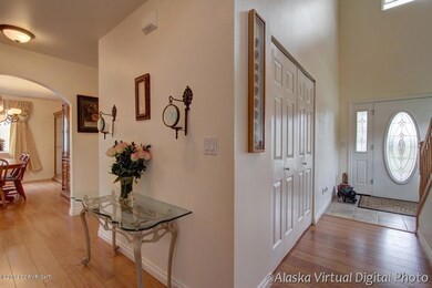 Open Entry w Tall Ceiling
