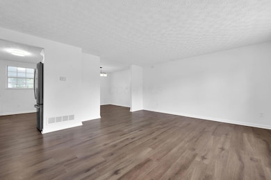 2802 Vantage Point Dr, Columbus, OH 43224 - photo 5