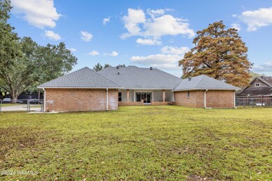 311 Acorn Dr-28