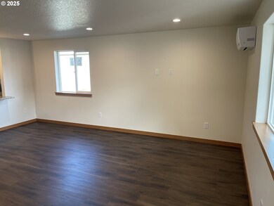 300 Jellison Ave, Amity, OR 97101 - photo 5