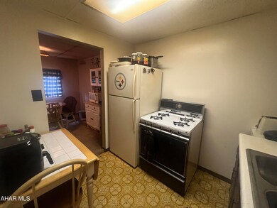 617 N 2nd St, Altoona, PA 16601 - photo 2