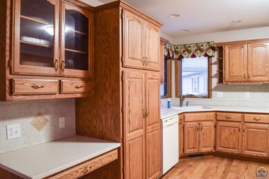 4435 SW Colly Creek Dr, Topeka, KS 66610 - photo 3