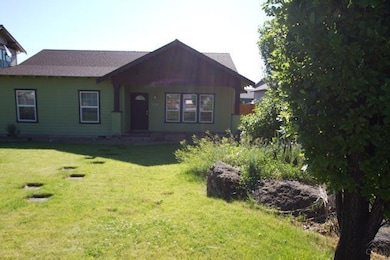 1036 NW 19th St, Redmond, OR 97756 - photo 2