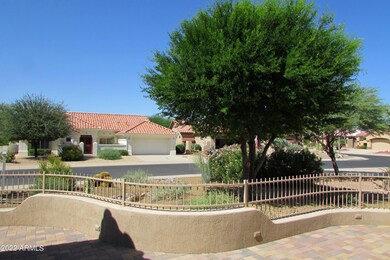 Nice sitting area in front