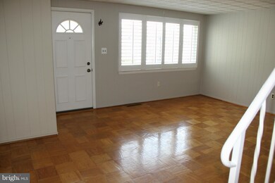 985 Circle Dr, Halethorpe, MD 21227 - photo 2