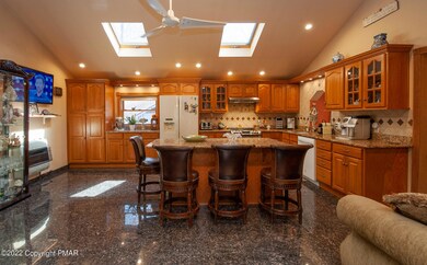 174 Starlight Dr, Effort, PA 18330 - photo 4