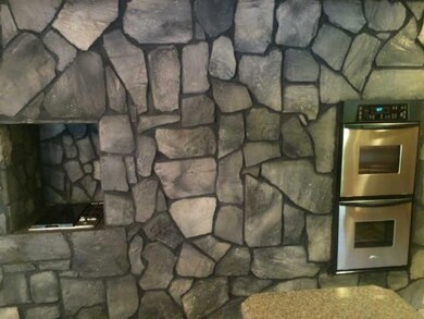 Double oven is a baker's dream! Awesome built in gas grill!