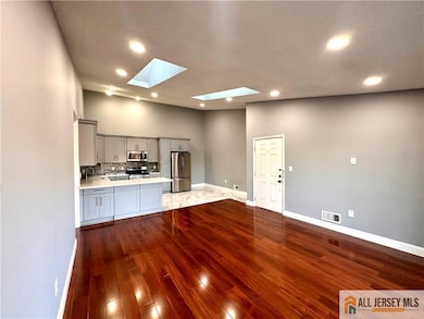 341 Wimbeldon Ct, North Brunswick, NJ 08902 - photo 5