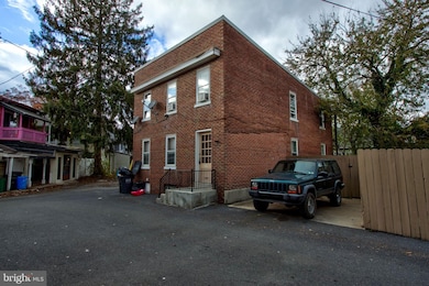 557 W Grant St, Lancaster, PA 17603 - photo 2