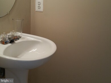 42757 Bennett St, Chantilly, VA 20152 - photo 5