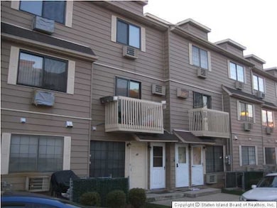 22 Daffodil Ln unit 61, Staten Island, NY 10314 - photo 2