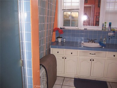 839 W Elm St, Compton, CA 90220 - photo 7