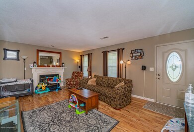 8722 Astrid Ave, Louisville, KY 40228 - photo 4