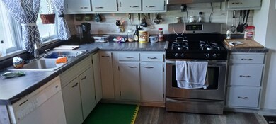 811 W Henry Rd, Thorntown, IN 46071 - photo 7